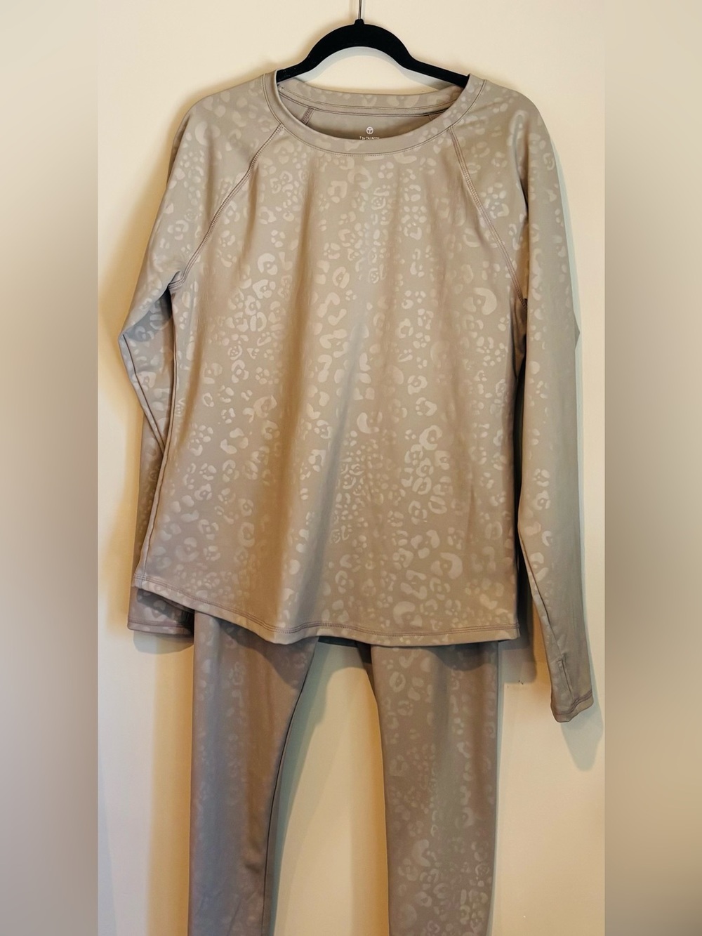 Talbots Active Wear Long Sleeve Leopard Print Top and Legging Set in Sage Green